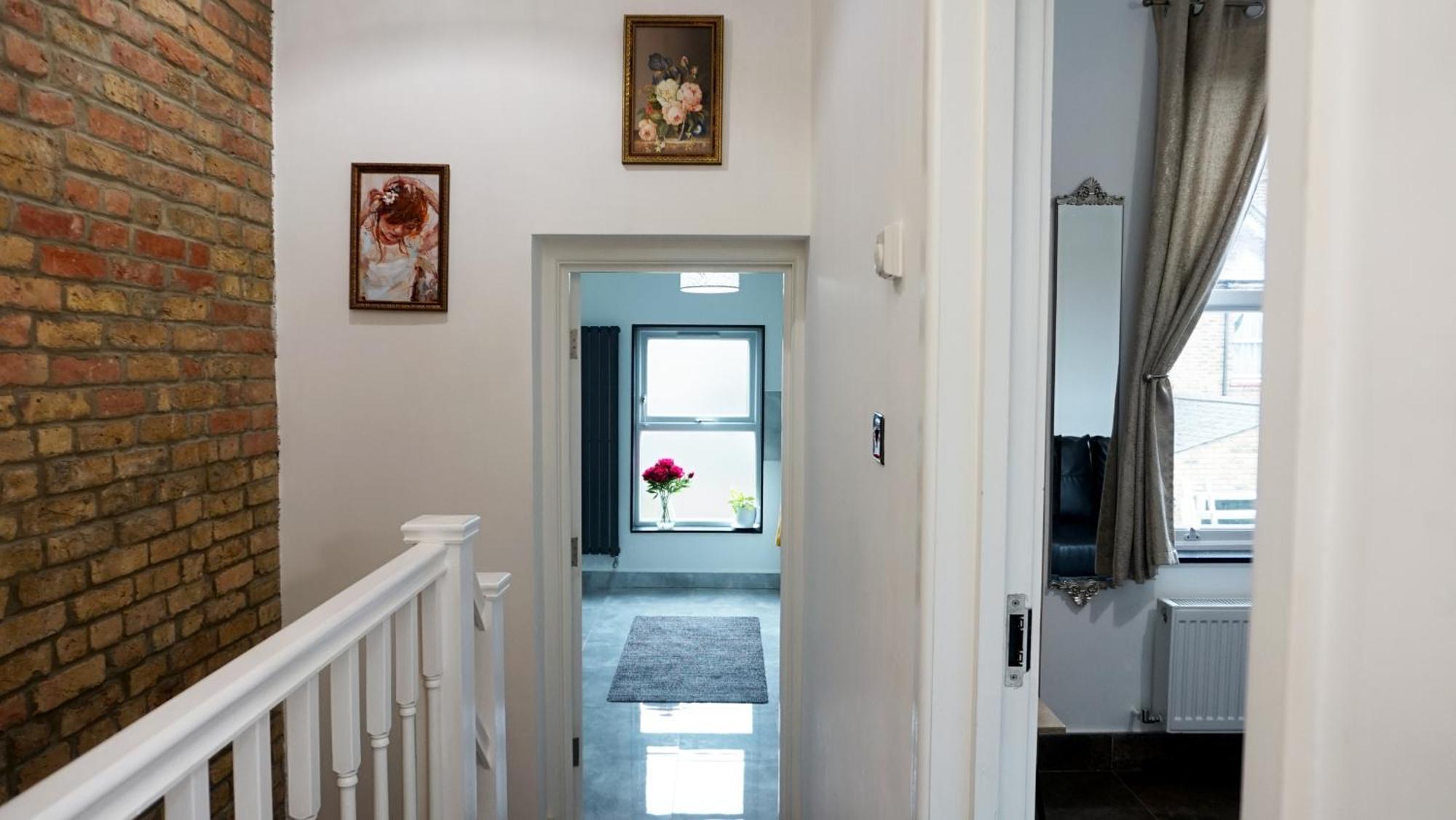 Beautiful London Home Sleeps 6, 2 Minutes To Metro Zewnętrze zdjęcie