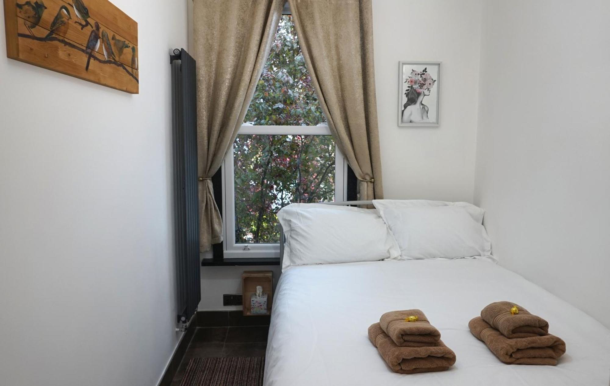 Beautiful London Home Sleeps 6, 2 Minutes To Metro Zewnętrze zdjęcie