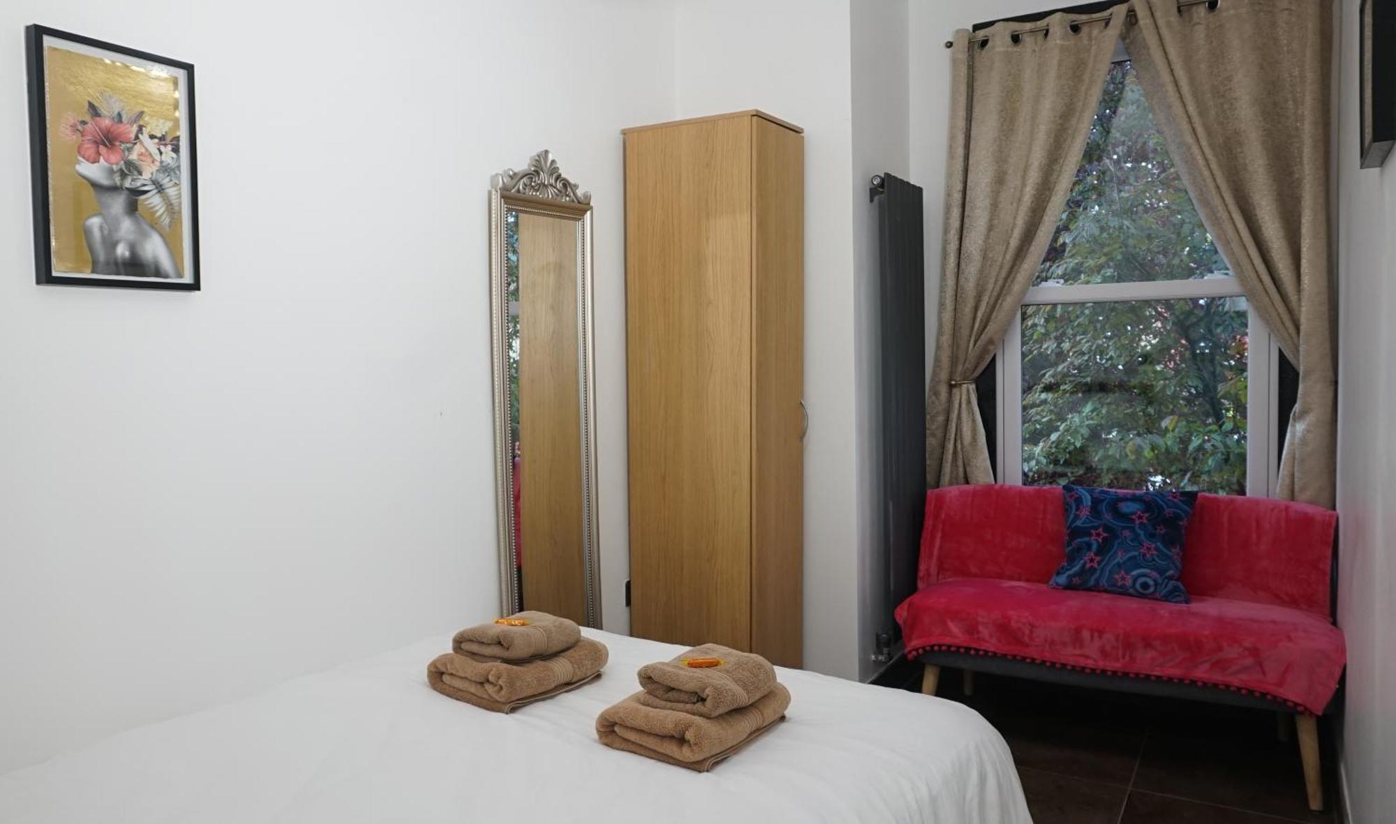Beautiful London Home Sleeps 6, 2 Minutes To Metro Zewnętrze zdjęcie