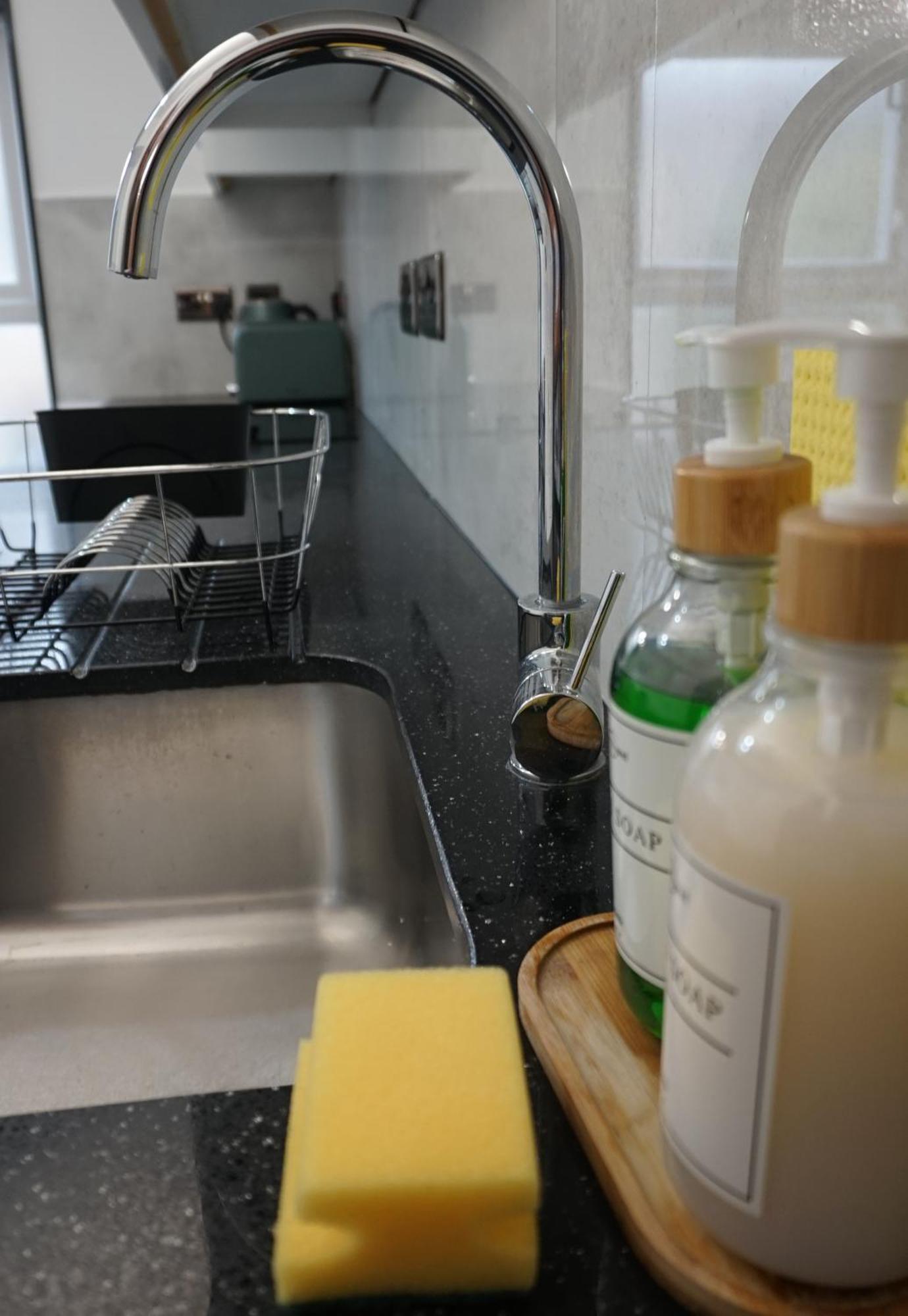 Beautiful London Home Sleeps 6, 2 Minutes To Metro Zewnętrze zdjęcie