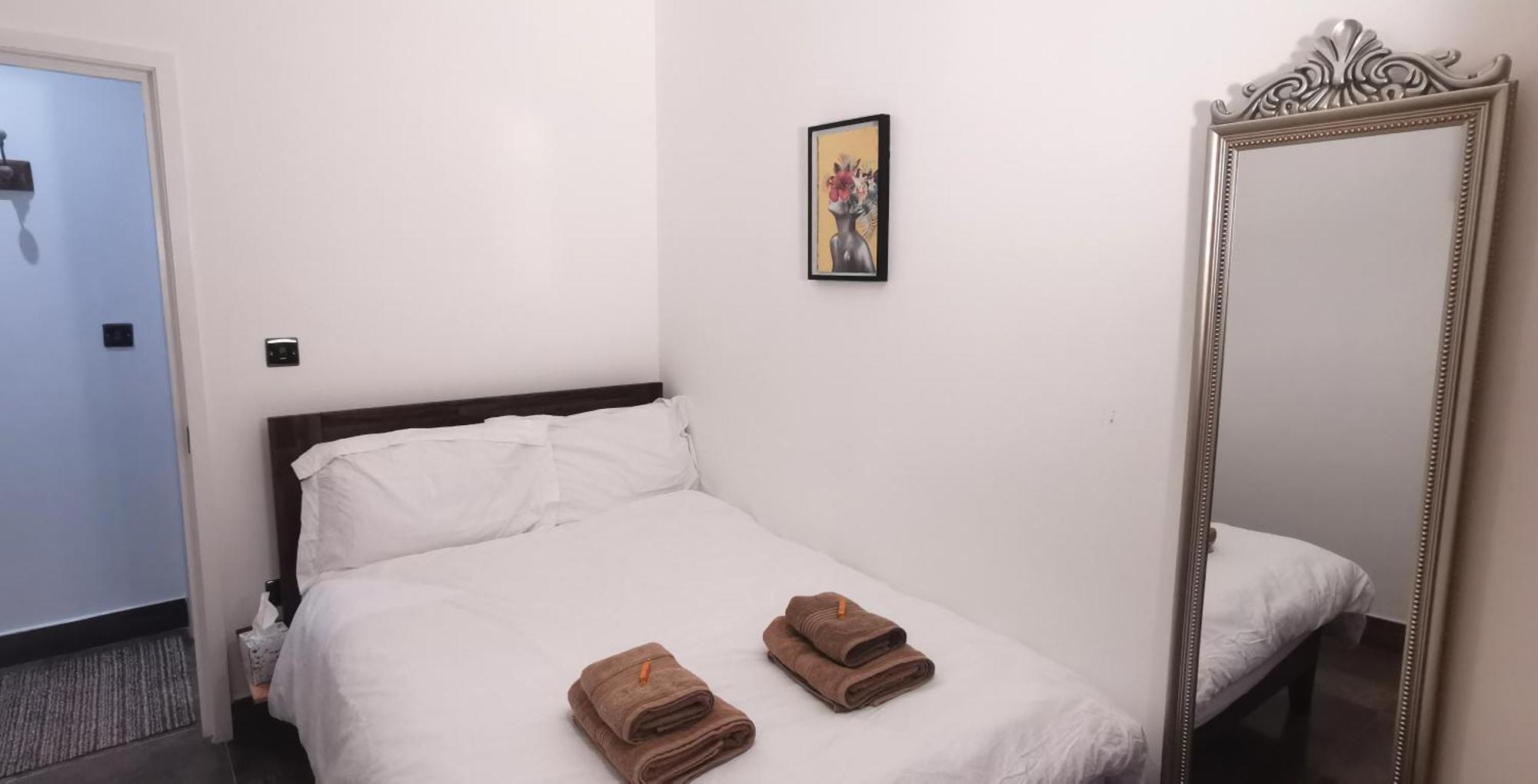 Beautiful London Home Sleeps 6, 2 Minutes To Metro Zewnętrze zdjęcie