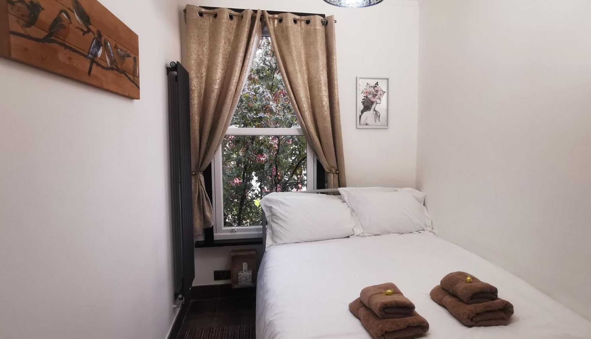 Beautiful London Home Sleeps 6, 2 Minutes To Metro Zewnętrze zdjęcie