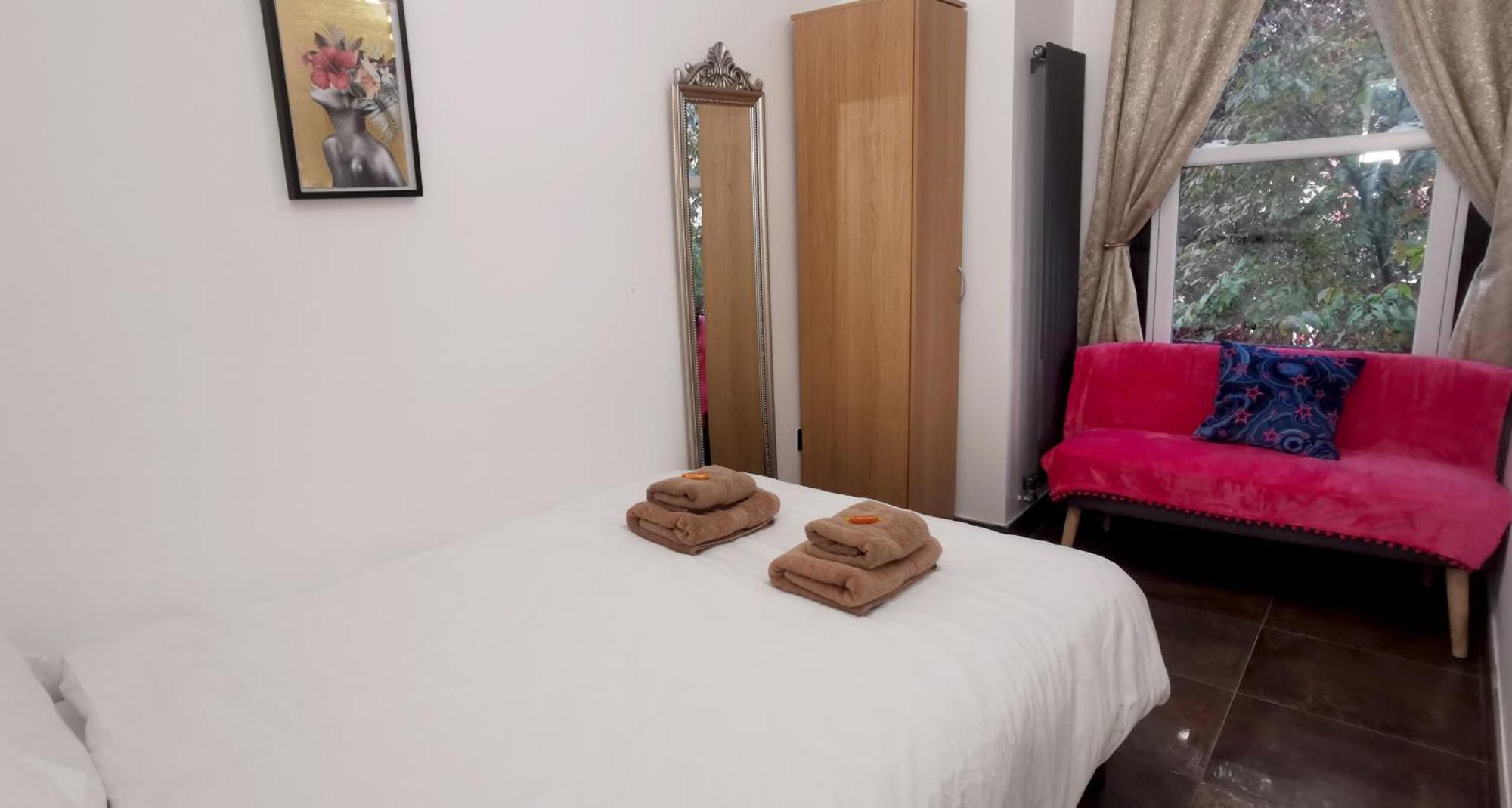 Beautiful London Home Sleeps 6, 2 Minutes To Metro Zewnętrze zdjęcie